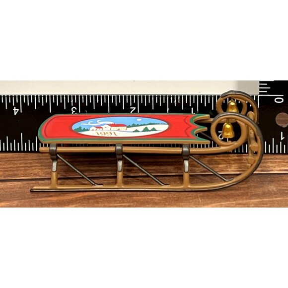 1991 HALLMARK KEEPSAKE ORNAMENT QX431-7 OLD-FASHIONED SLED - Picture 5 of 7